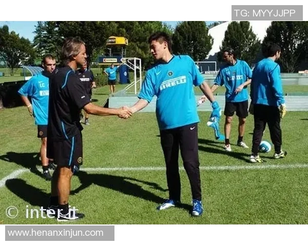 挂钩课桌足球球星带你领略校园竞技魅力与策略对抗的精彩瞬间 挂钩课桌足球球星带你领略校园竞技魅力与策略对抗的精彩瞬间